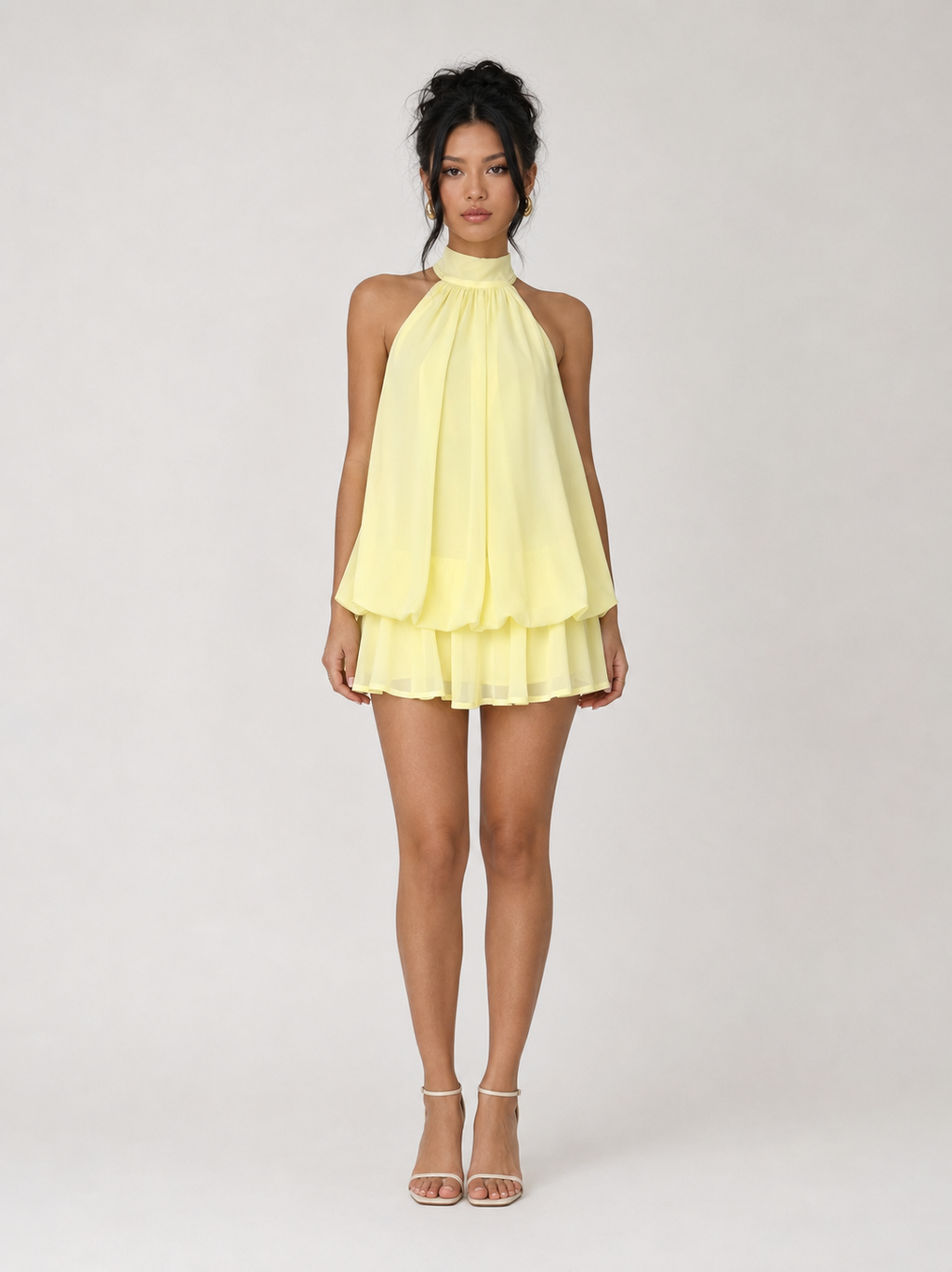 Robe courte dos ouvert