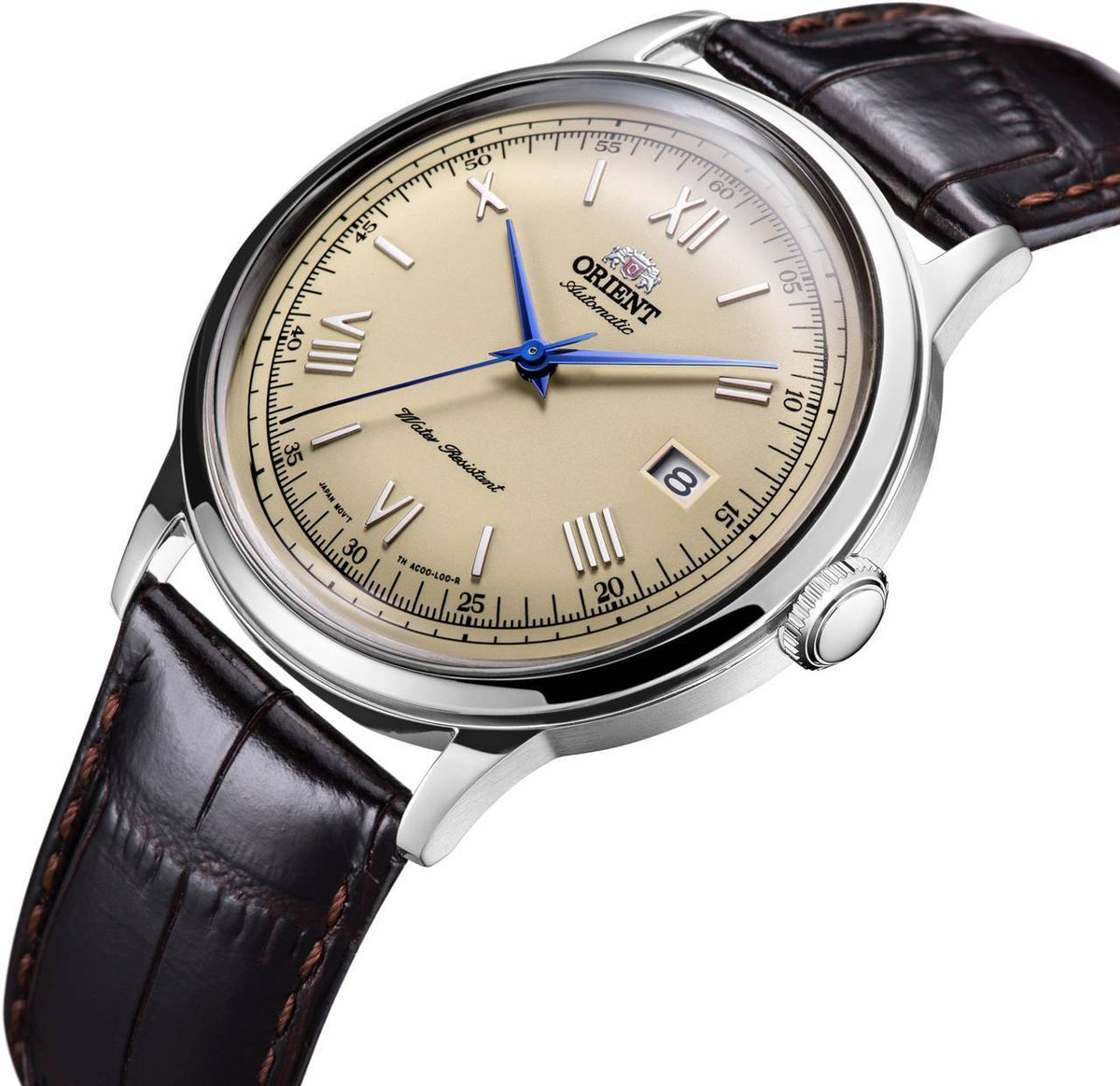 Montre Bambino de trois quarts, boîtier acier et bracelet cuir marron