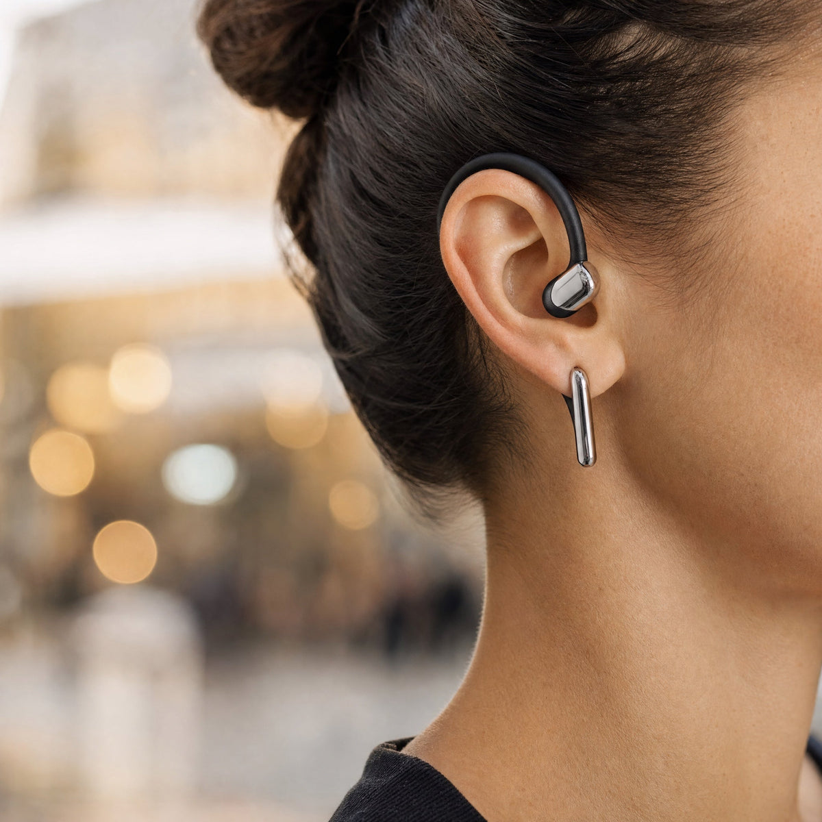L écouteur clipsé sur l oreille, conduit auditif dégagé